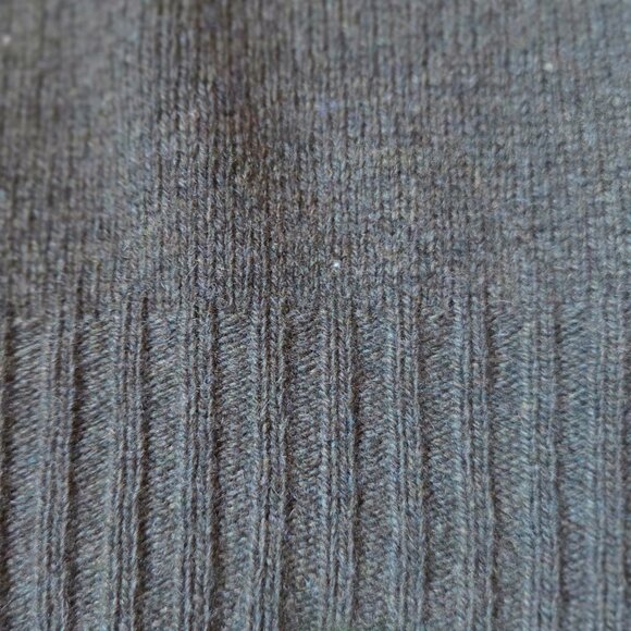 FLY3 100% Cashmere kaki crewneck sweater - Picture 4 of 9